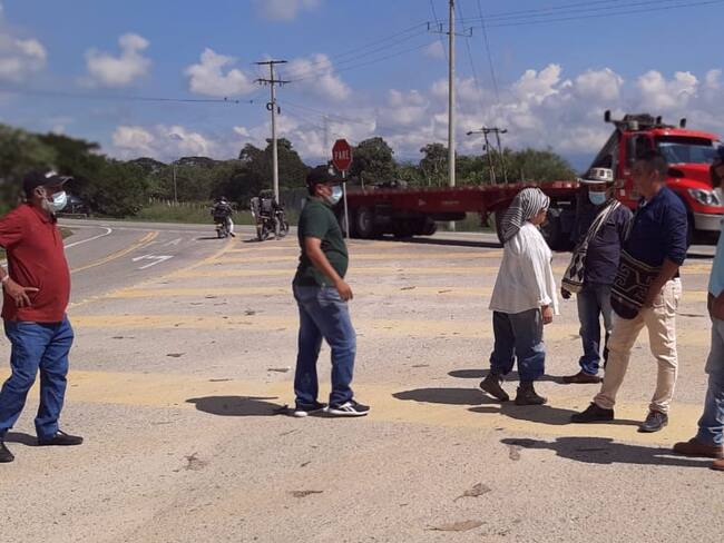 En Aracataca protestan por la construcción de la doble calzada. Foto: Prensa estratégica