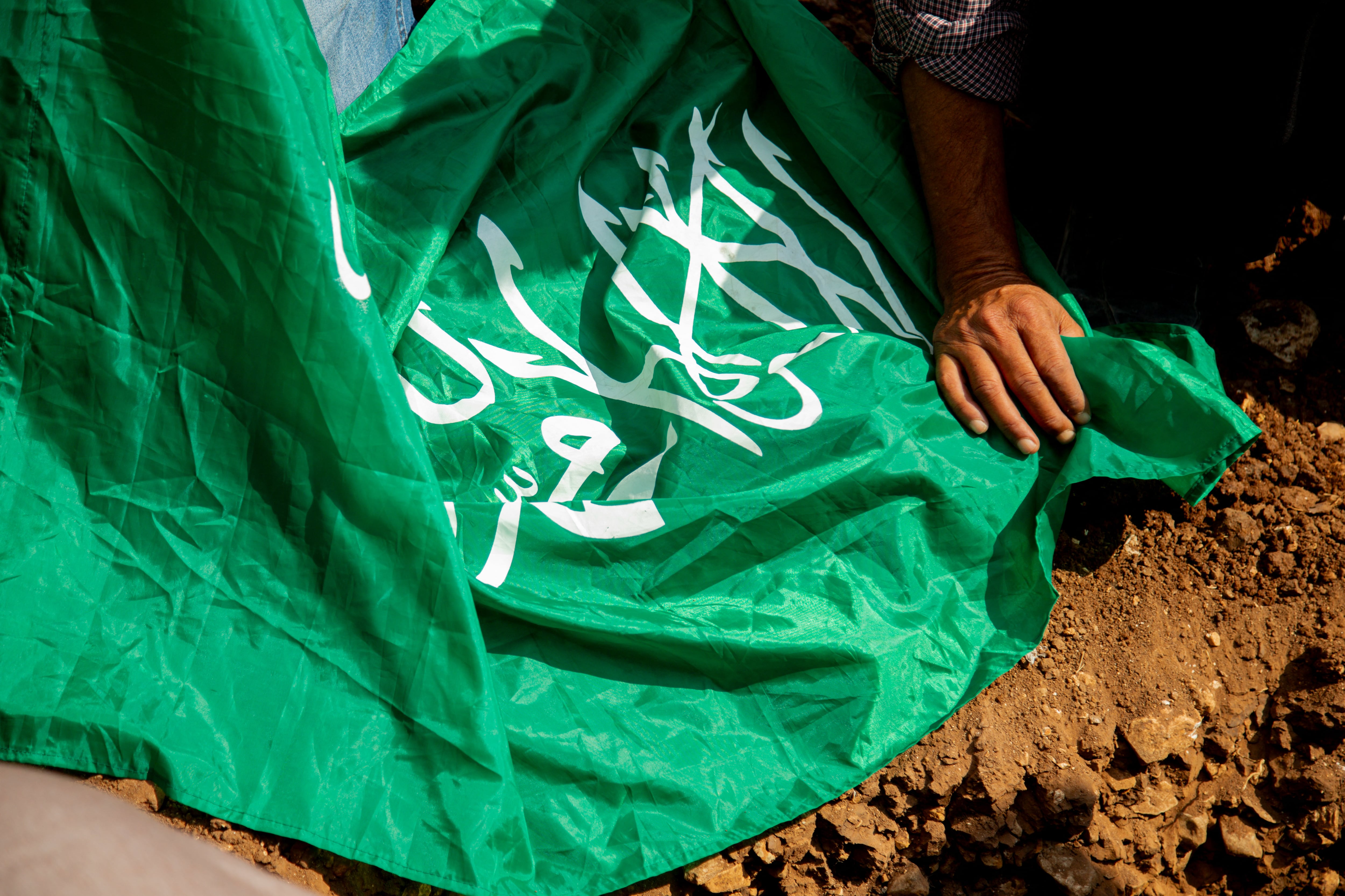 Bandera de Hamás. Foto: WAHAJ BANI MOUFLEH/Middle East Images/AFP via Getty Images.