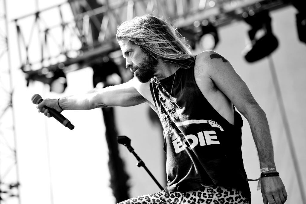 REDONDO BEACH, CALIFORNIA - MAY 04: (EDITORS NOTE: Image has been converted to black and white) Musician Taylor Hawkins of the band's Foo Fighters and Chevy Metal performs onstage during Day 2 of the BeachLife Festival at Redondo Beach on May 04, 2019 in Redondo Beach, California. (Photo by Scott Dudelson/Getty Images)