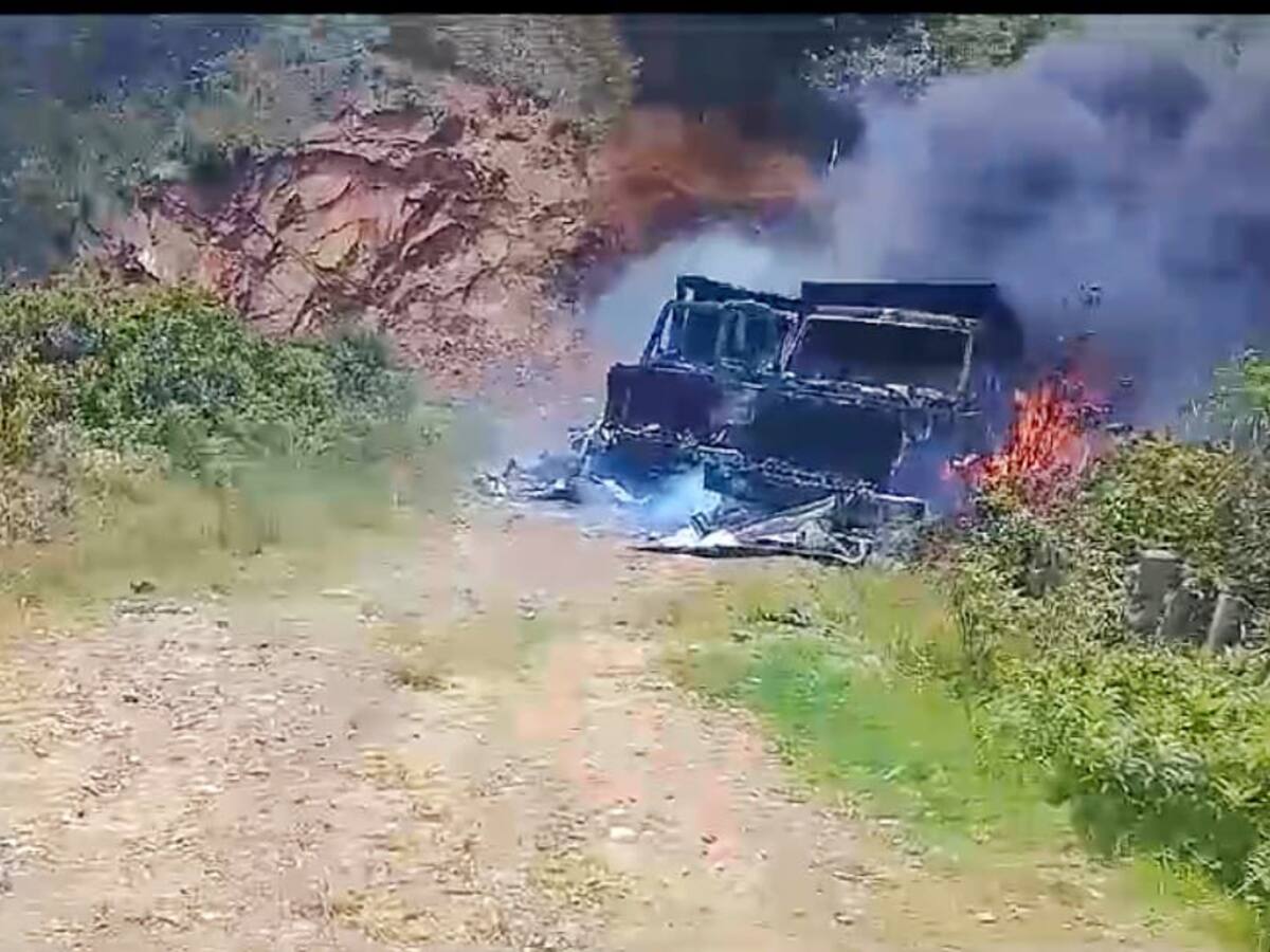 Suspenden obra de alto impacto en el Cauca por incineración de maquinaria amarilla