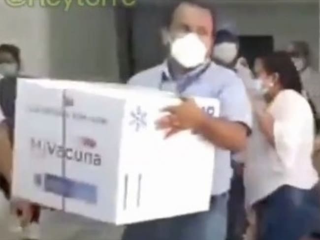 Video del gobernador de Sucre recibiendo las vacunas del COVID-19. Foto: Captura de pantalla