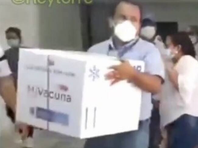 Video del gobernador de Sucre recibiendo las vacunas del COVID-19. Foto: Captura de pantalla