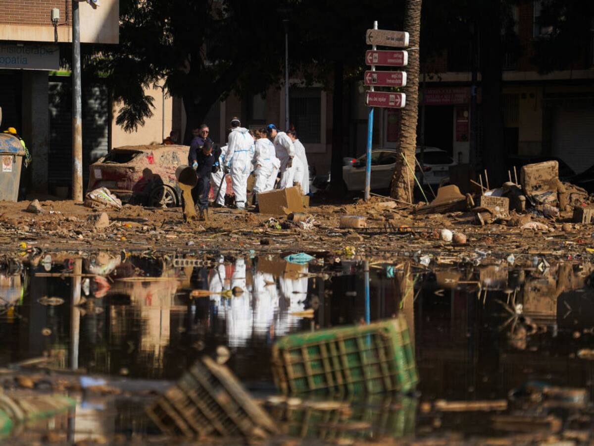 “Cada foto es un relato”: María Luisa Váquez, encargada de salvar recuerdos de víctimas de la DANA