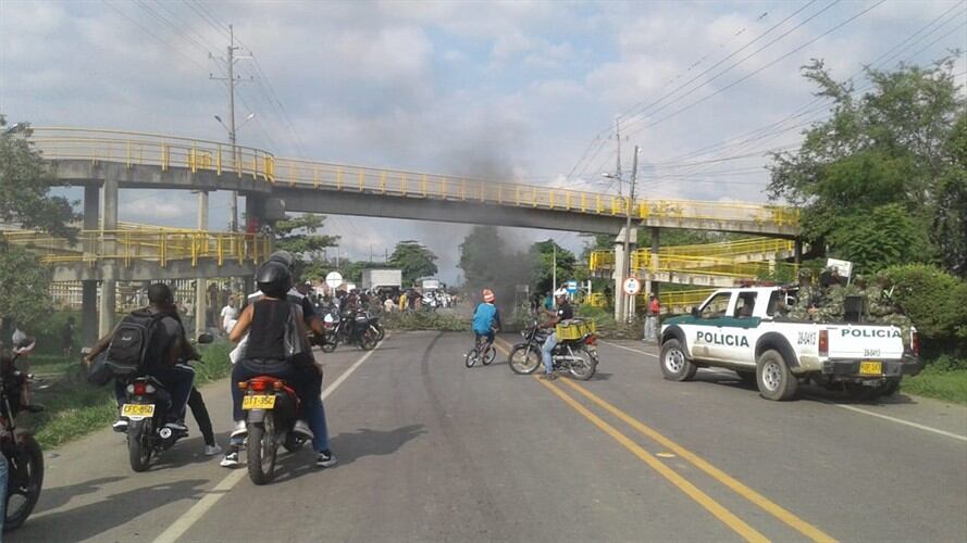 Las protestas iniciaron porque según la comunidad, desde hace más de 20 días no contaban con el servicio de agua. Foto: Cortesía Sucesos Cauca