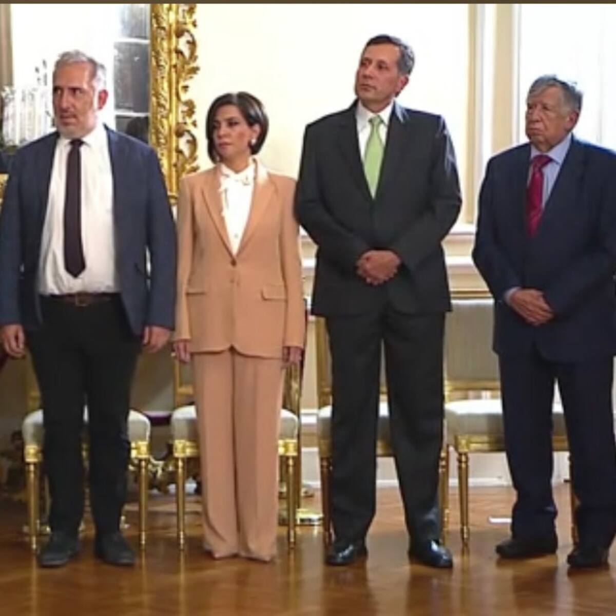 No queremos embajadas aristocráticas: Petro en posesión de seis embajadores