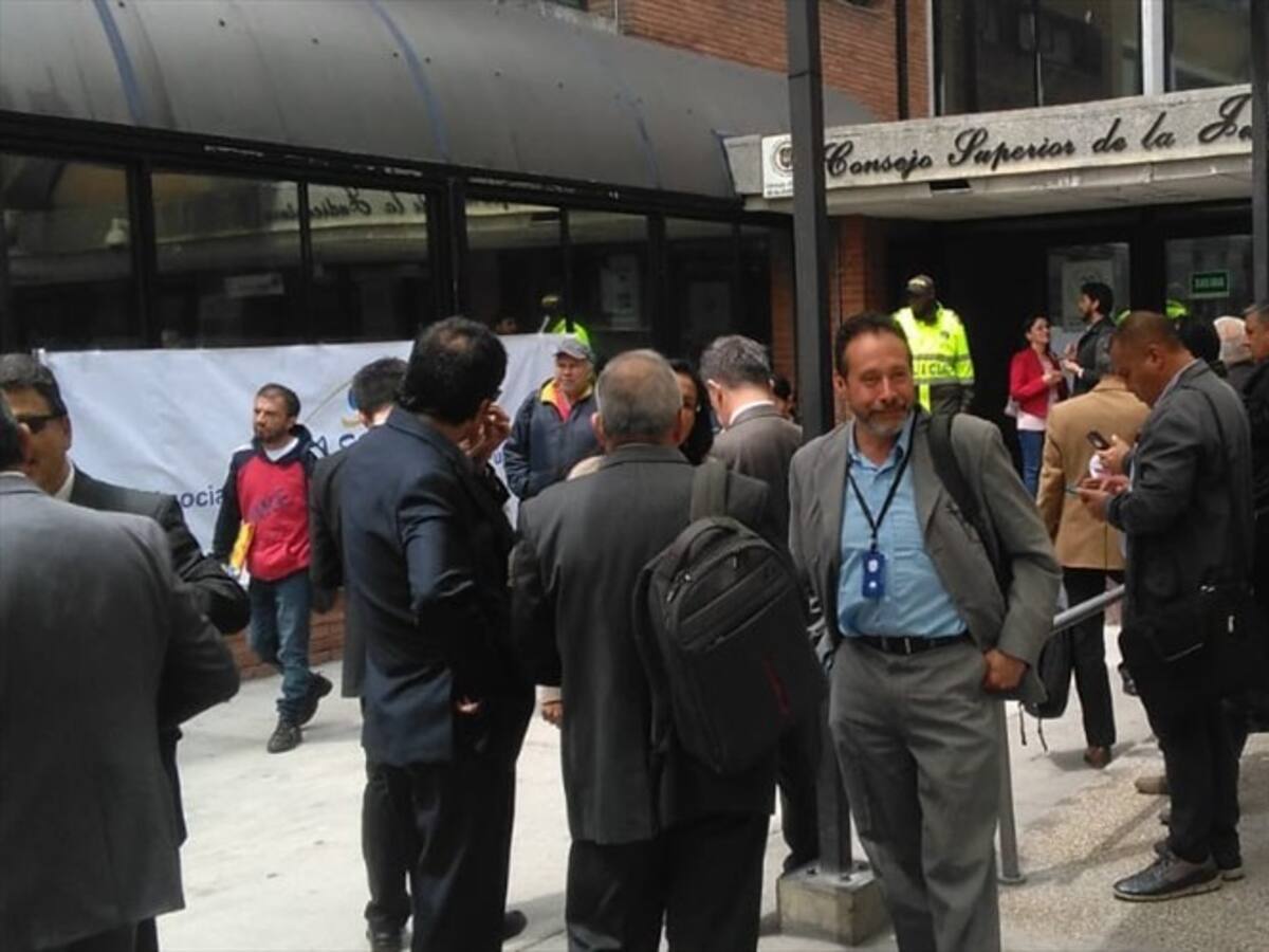 Jueces y defensores públicos protestan por incumplimiento del Gobierno