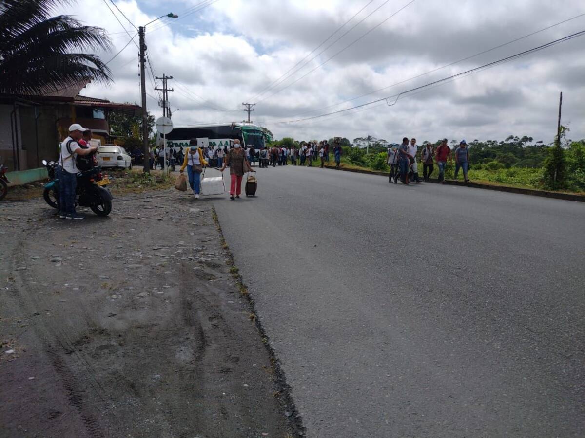 Minga humanitaria bloquea la vía al mar en Nariño