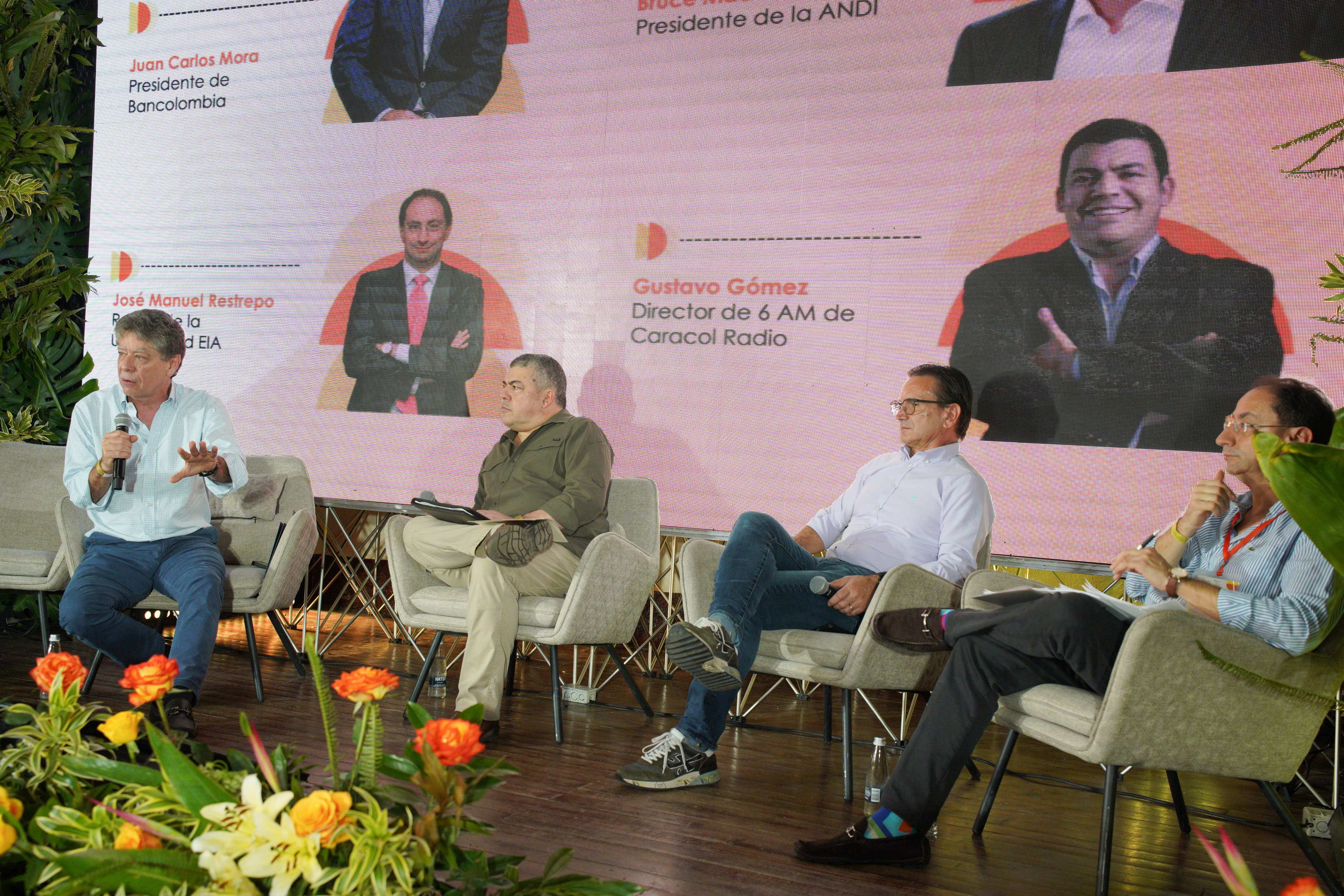 Los panelistas coincidieron en la necesidad urgente de un liderazgo firme, capaz de unir a la sociedad alrededor de causas comunes. Se propuso construir un gran acuerdo nacional que permita superar las divisiones ideológicas y recuperar el rumbo. | Foto: W Radio