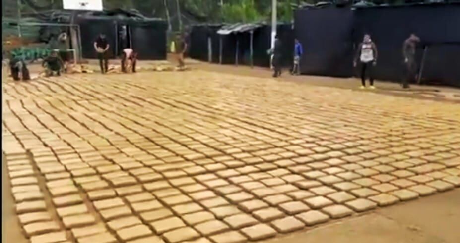 En la acción policial se capturó a una persona, se aprehendió a un menor de edad y se incautó un vehículo. Crédito: Policía Nacional.