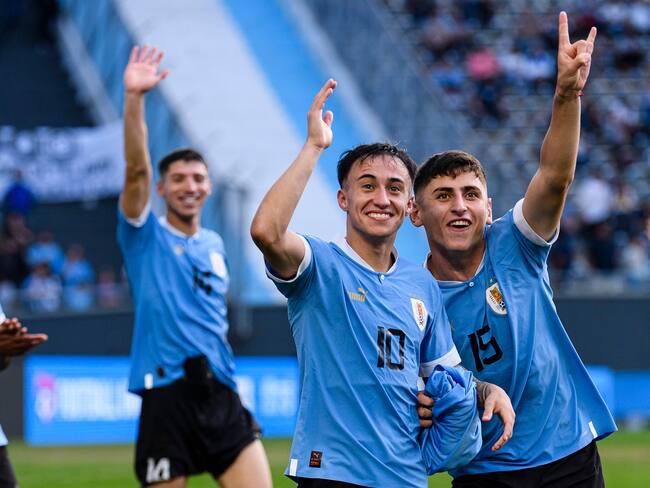Franco Gonzalez e Ignacio Sosa, jugadores de Uruguay Sub-20. (Photo by Marcio Machado/Eurasia Sport Images/Getty Images)