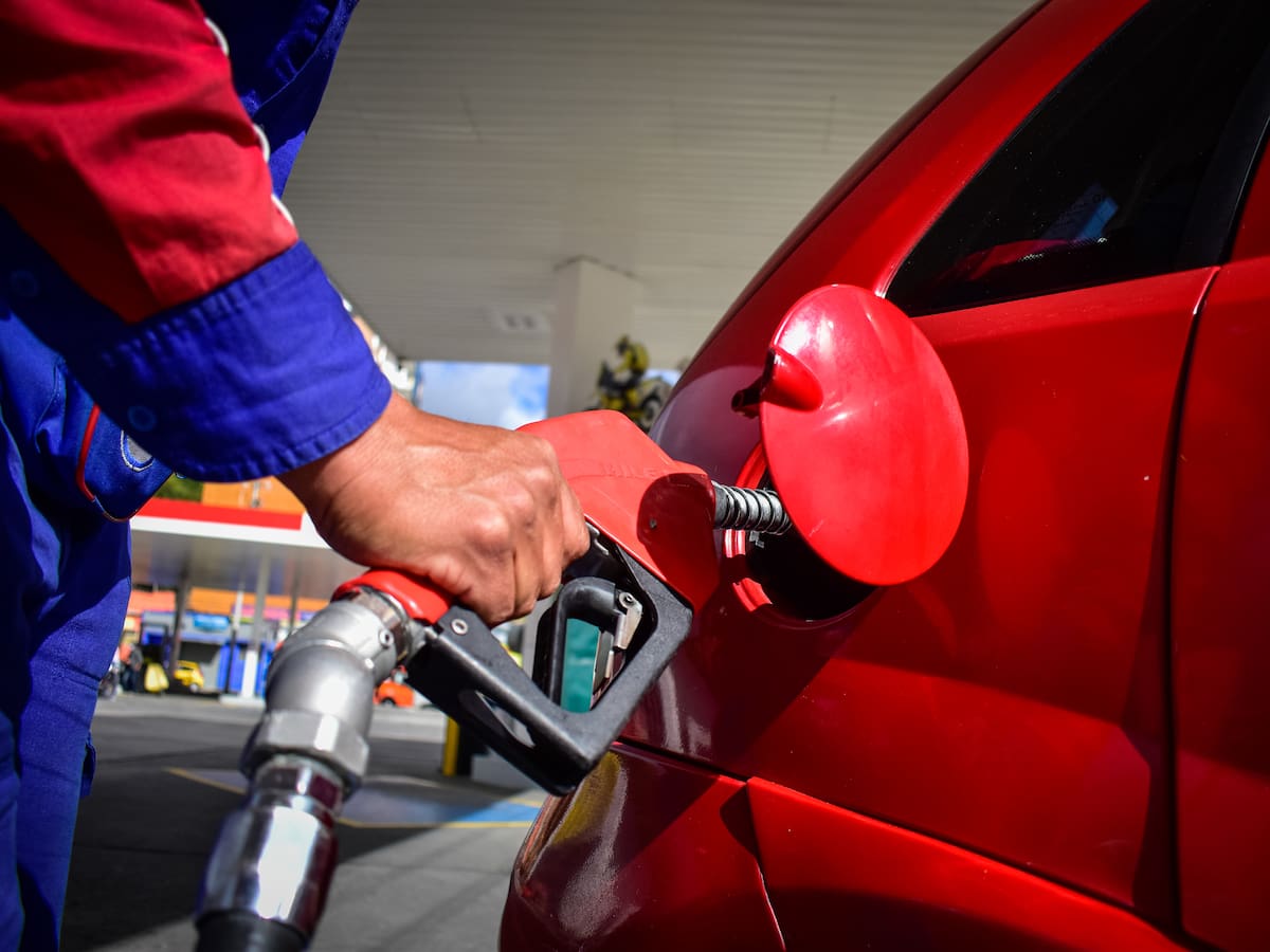 Gustavo Petro propone aumentar el precio de la gasolina: esto opinan los expertos