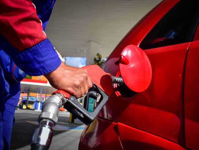 Gustavo Petro propone aumentar el precio de la gasolina: esto opinan los expertos