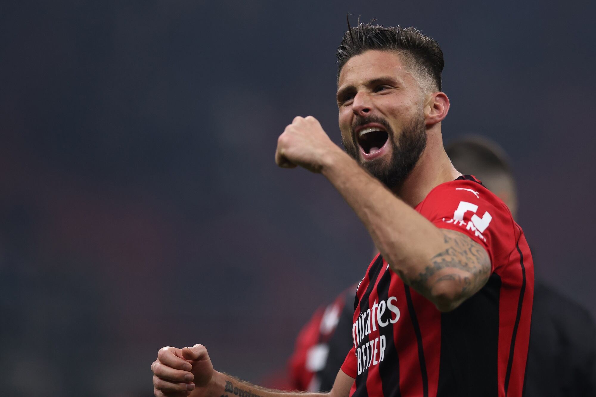 Olivier Giroud celebrando su segundo gol ante el Inter de Milán