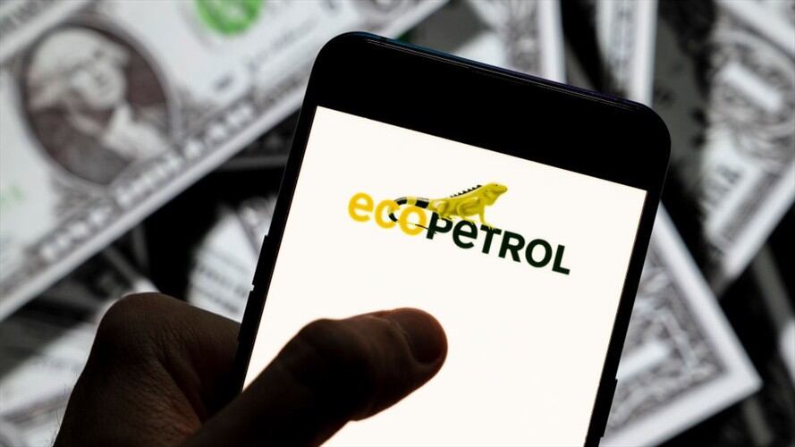 Ecopetrol informó que el plazo del acuerdo de exclusividad que suscribió con el Ministerio de Hacienda para la adquisición del 51,4% de ISA se extenderá hasta el próximo 31 de agosto. Foto: Getty Images / BUDRUL CHUKRUT