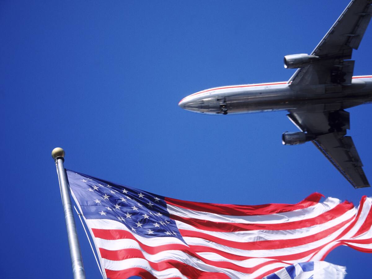 Gobierno de Estados Unidos admitió que el control aéreo tiene “cientos de grietas” por semana