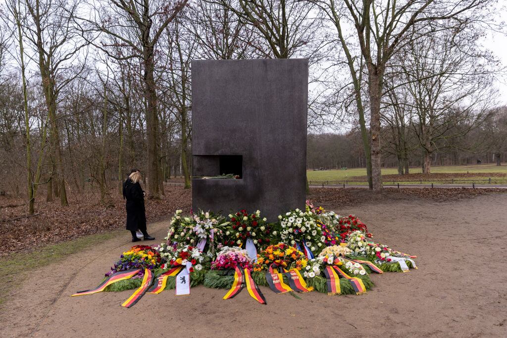 Alemania conmemora a las víctimas de los nazis en el Día de Conmemoración del Holocausto. Foto: Maja Hitij/Getty Images.