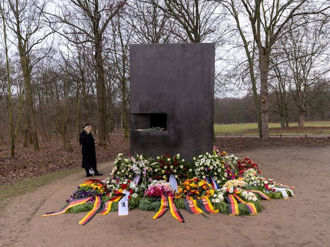 Alemania conmemora a las víctimas de los nazis en el Día de Conmemoración del Holocausto. Foto: Maja Hitij/Getty Images.