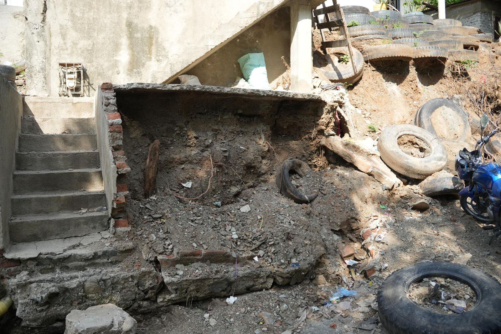 Emprenden acciones contra la expansión no controlada de construcciones en los cerros de Santa Marta/ Alcaldía de Santa Marta.
