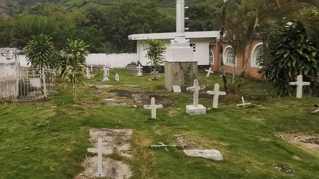 En Dabeiba todavía recuerdan cómo lanzaban los cuerpos al cementerio. Foto: Redacción W Radio
