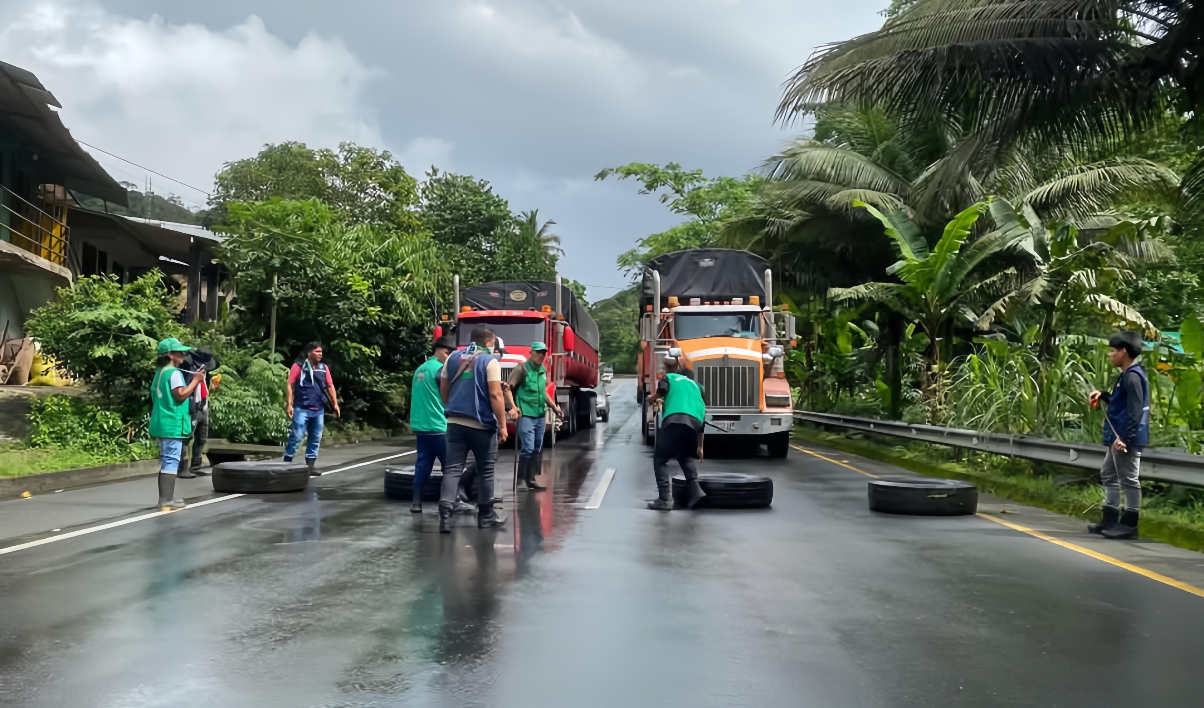 Los bloqueos se presentan en los sectores de Cisneros y La Delfina. Foto: Cortesía.