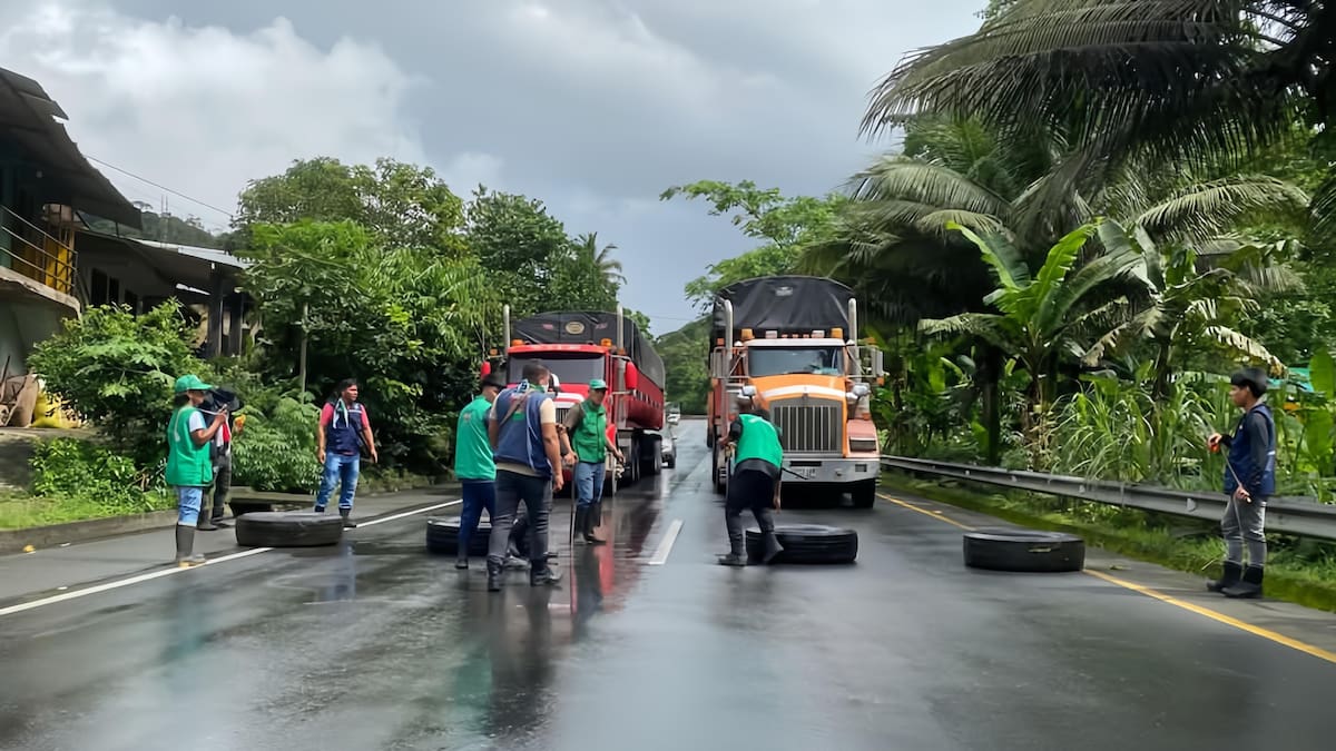 Por incumplimientos del Gobierno Nacional, comunidad indígena bloquea vía Buga–Buenaventura