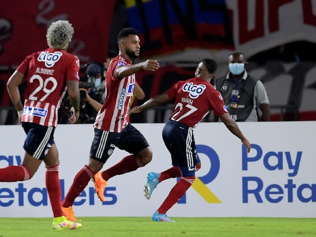 Gol de Miguel Borja con el Junior de Barranquilla ante Fluminense por Copa Sudamericana (Photo by RAUL ARBOLEDA/AFP via Getty Images)