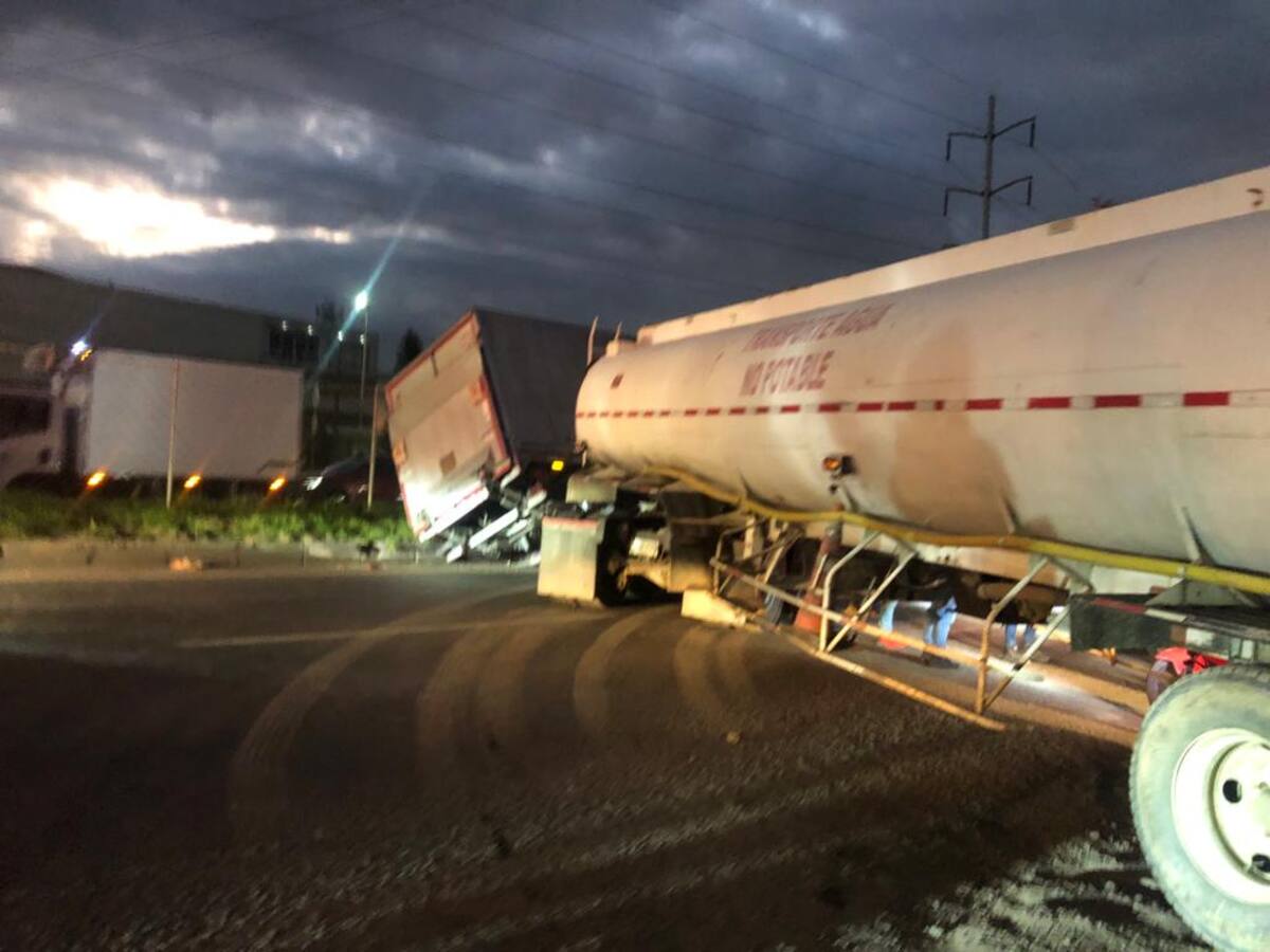 Calle 80 de Bogotá colapsó por accidente de tránsito