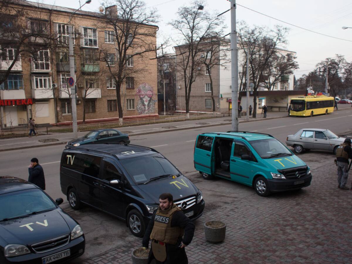 Video: Un periodista británico fue herido por un disparo en Ucrania