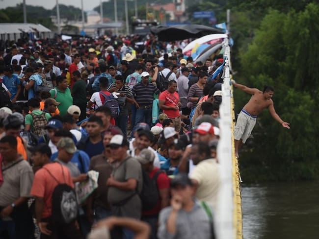 México dividida frente al tema de caravana de migrantes centroamericanos