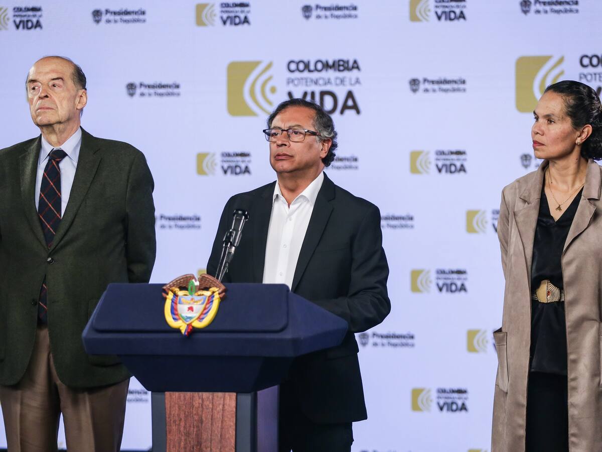 Al Oído: Medalla olímpica a Petro en lavado de manos, falta grandeza