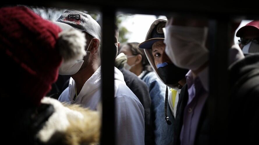 Cerca de 300 personas se aglomeraron en el sector conocido como Frigoríficos del Sur. Foto: Colprensa