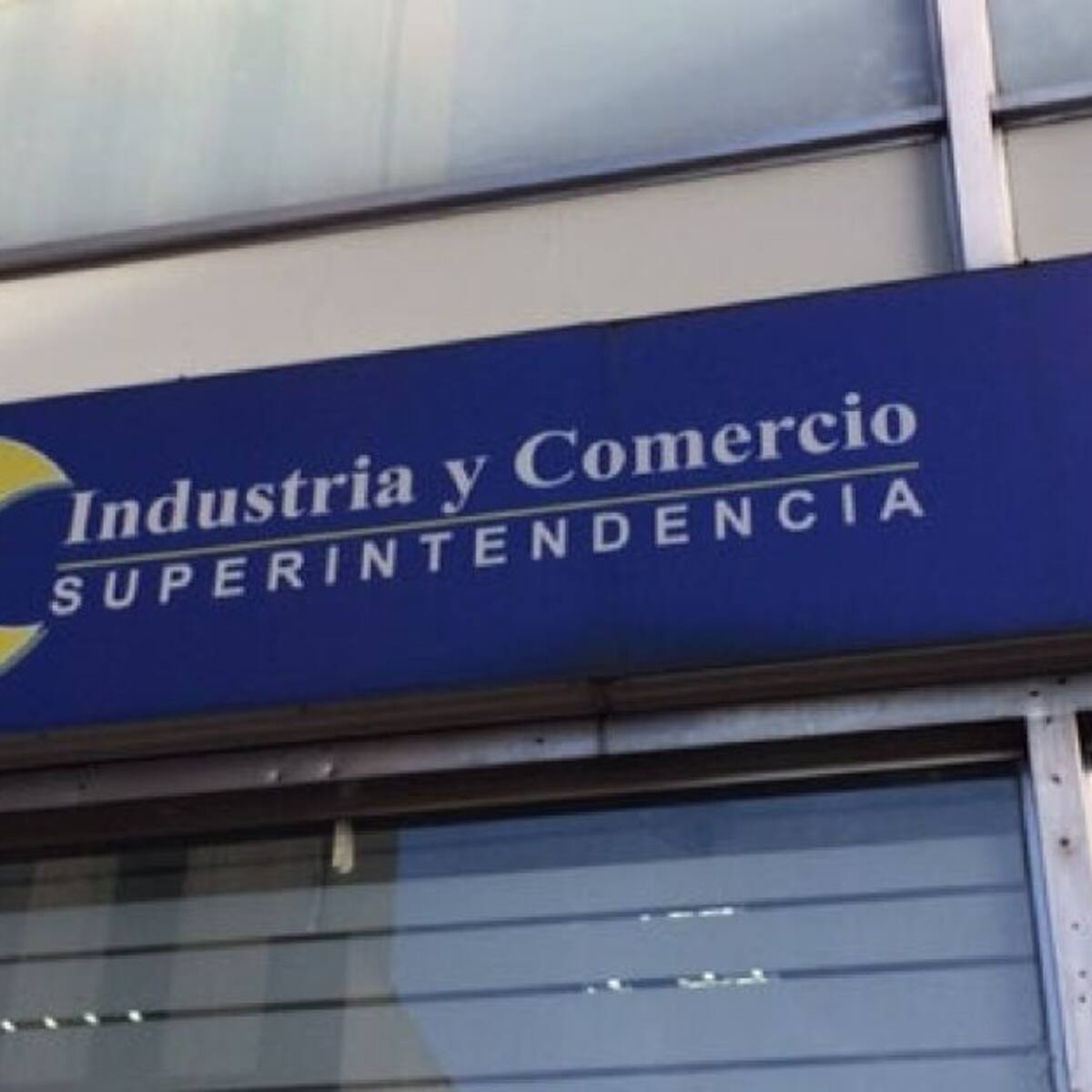 ¿Todo arreglado? Superintendente de Industria encargada empezó a llevar sus fichas