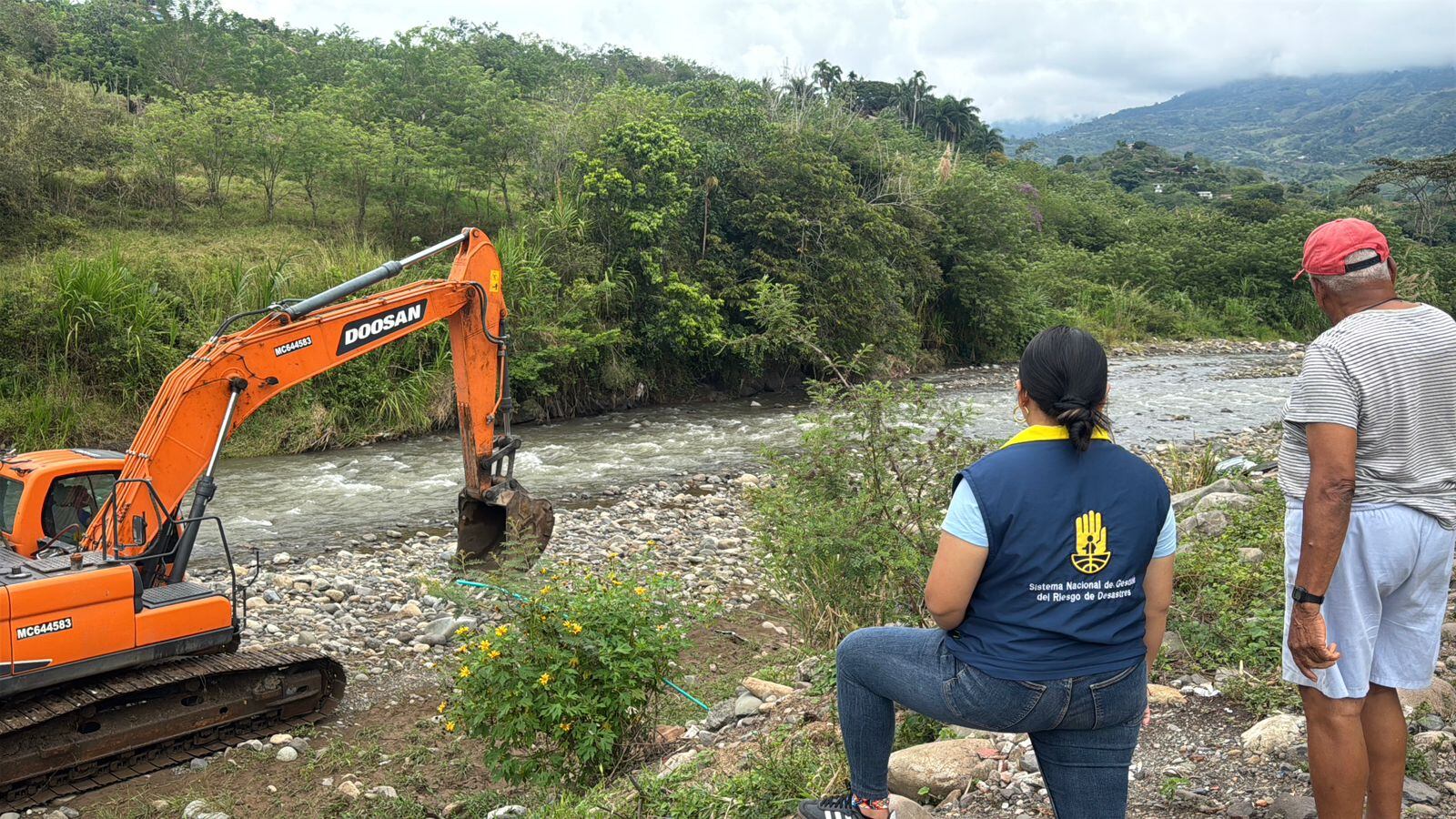 Maquinaria trabajando en el río en Supía, Caldas. Foto suministrada.