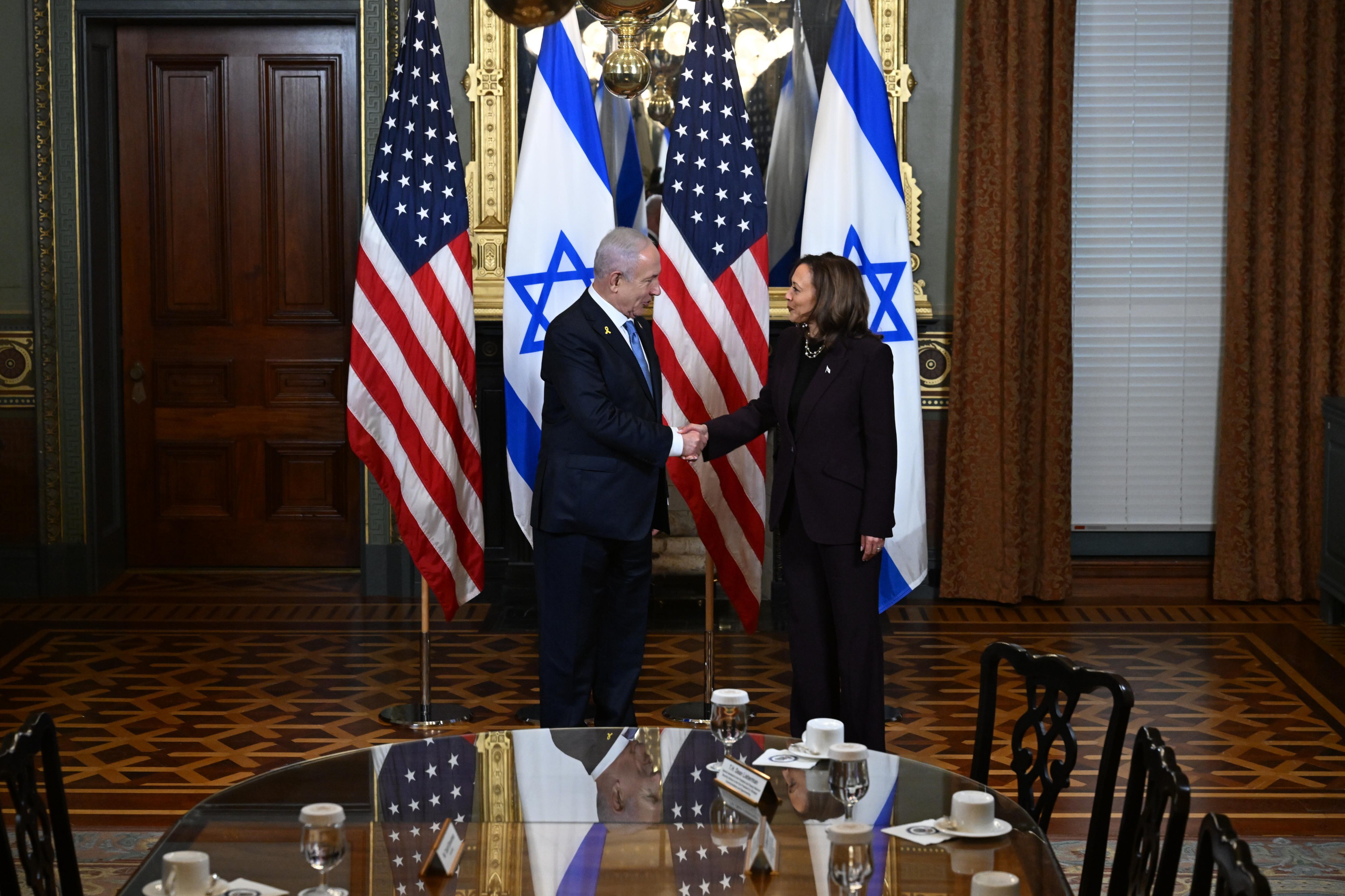 Benjamin Netanyahu y Kamala Harris. Foto: EFE/EPA/KENNY HOLSTON / POOL