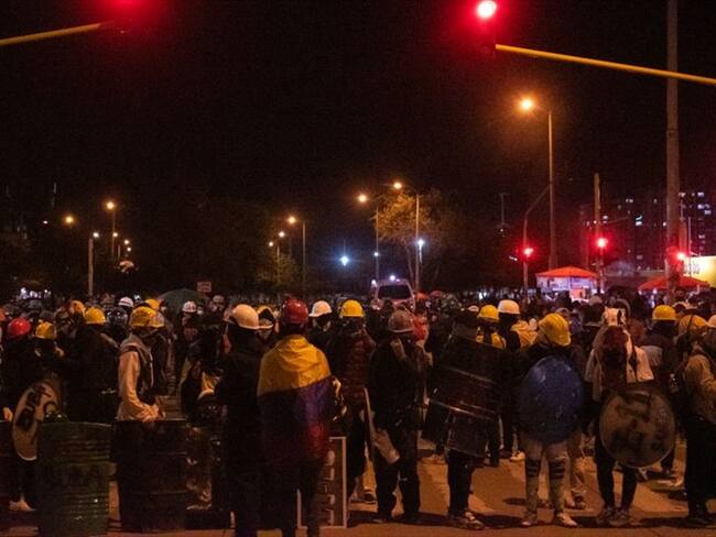 Alcaldía ordena retirar a policías en puntos de Bogotá donde han muerto personas. Foto: Getty Images