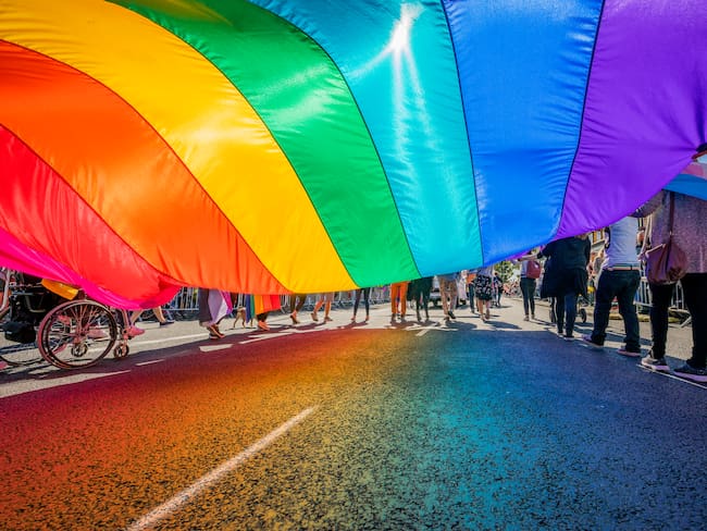 Imagen de referencia de una manifestación del orgullo LGBTIQ+. Foto: Getty Images.