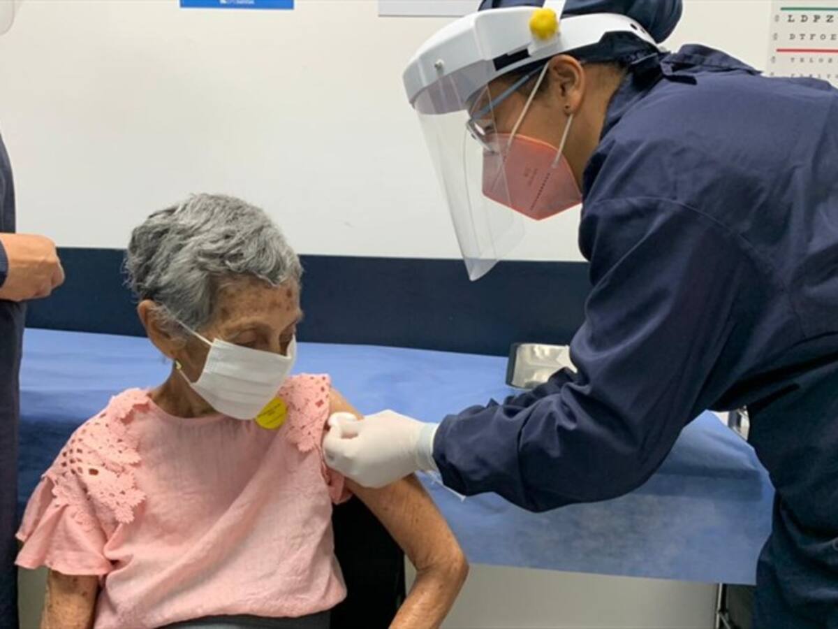 Más de 370 mil personas estarían vacunadas contra el COVID-19 en Córdoba