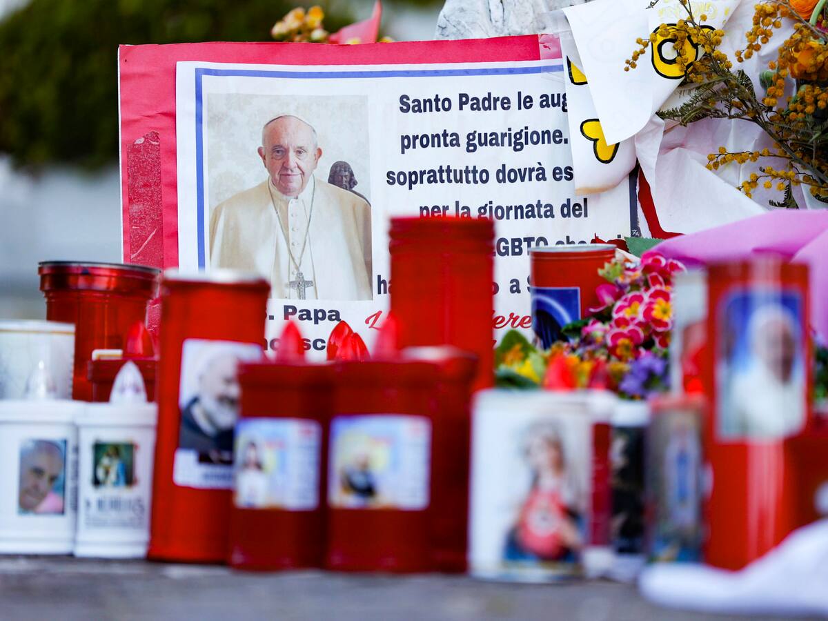 El papa Francisco pasó una noche tranquila más, tras una nueva mejora en sus condiciones clínicas