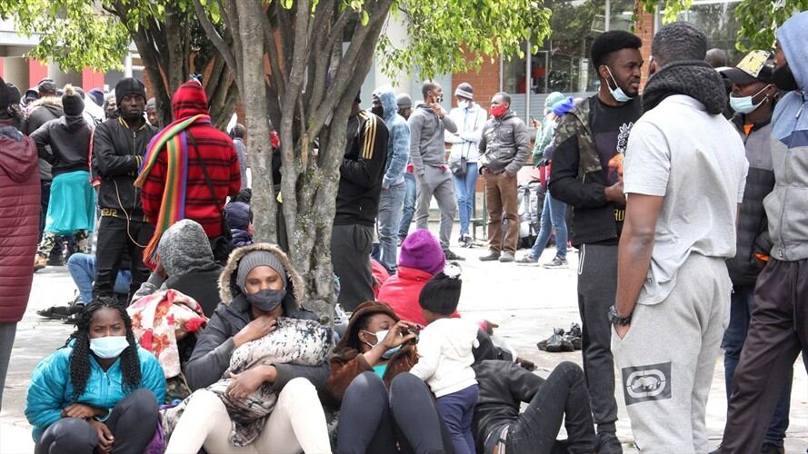 A dierio aproximadamente 1.500 ciudadanos haitianos, transitan entre las ciudades de Pasto, Popayán, Cali, Pereira y Medellín, intentando llegar a Necoclí para posteriormente cruzar hacia Panamá. Foto: Colprensa