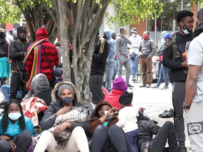 A dierio aproximadamente 1.500 ciudadanos haitianos, transitan entre las ciudades de Pasto, Popayán, Cali, Pereira y Medellín, intentando llegar a Necoclí para posteriormente cruzar hacia Panamá. Foto: Colprensa