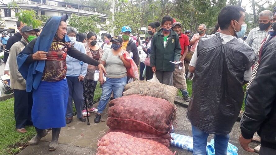 En el Parque Mosquera en el barrio Bolívar se concentraron los paperos para protestar contra el Gobierno Nacional . Foto: Cortesía