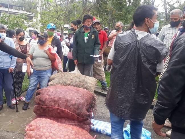 En el Parque Mosquera en el barrio Bolívar se concentraron los paperos para protestar contra el Gobierno Nacional . Foto: Cortesía