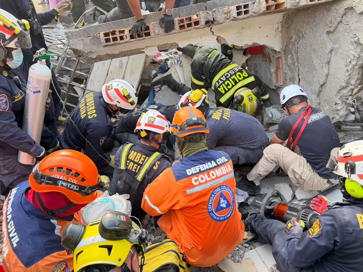 Colapsó una vivienda en el centro de Pereira: organismos de socorro encontraron con vida a una mujer