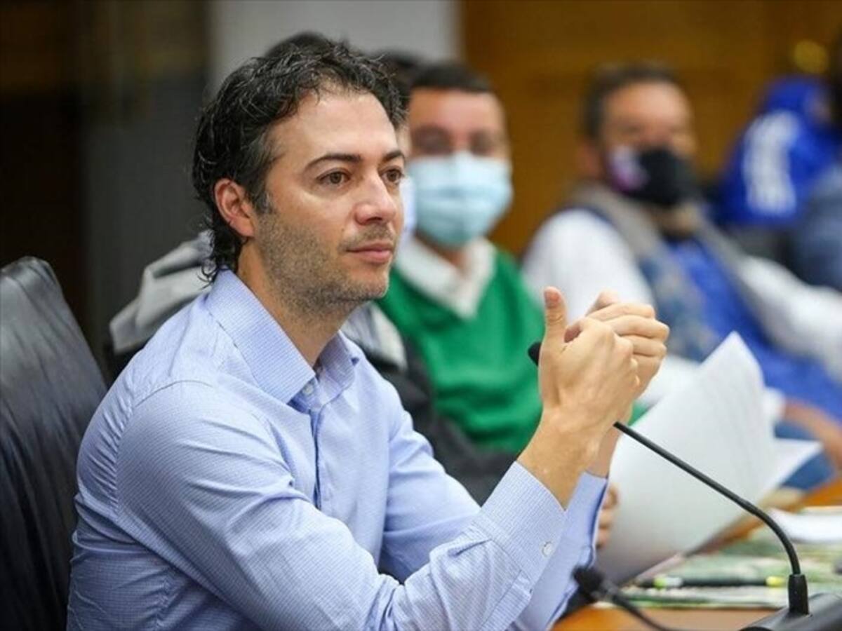 Procuraduría dicta cargos contra exalcalde Daniel Quintero por participación en política