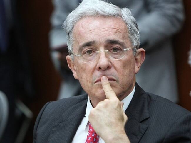 Para Álvaro Uribe, se debe impulsar una iniciativa que permita que los congresistas tramiten proyectos en las plenarias. Foto: Colprensa