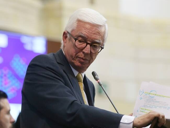 Todavía faltan muchas respuestas del Gobierno sobre las vacunas: Jorge Enrique Robledo