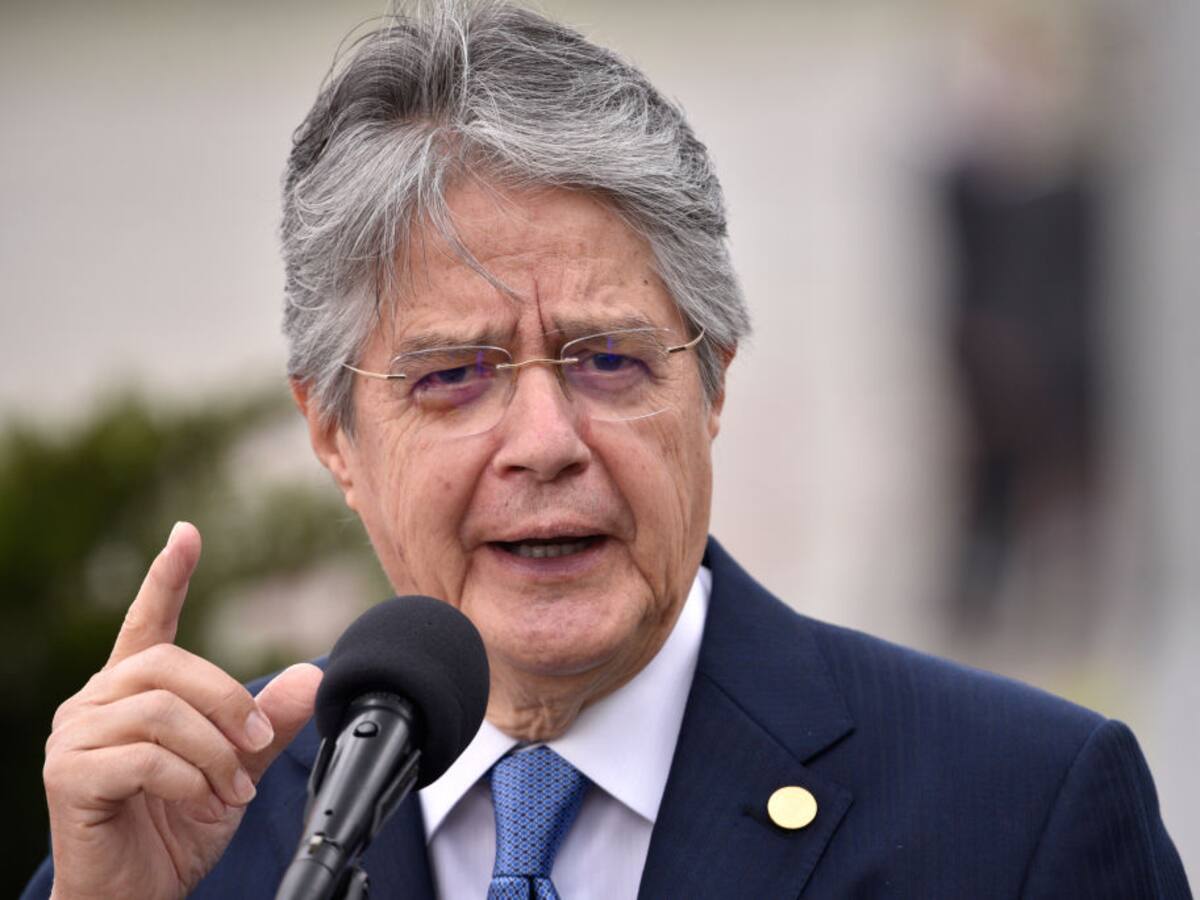 El presidente de Ecuador decidirá si se presenta a la reelección a su regreso de Brasil