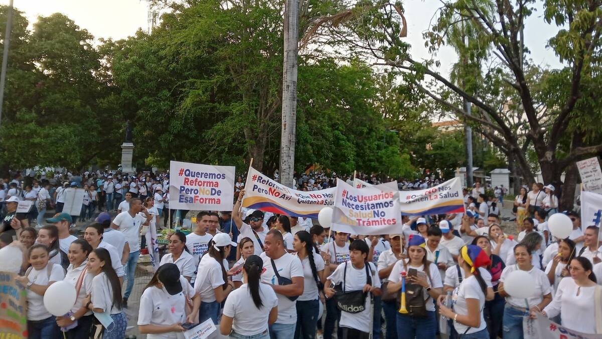 Cientos de personas protestaron en contra de la reforma a la salud en Montería