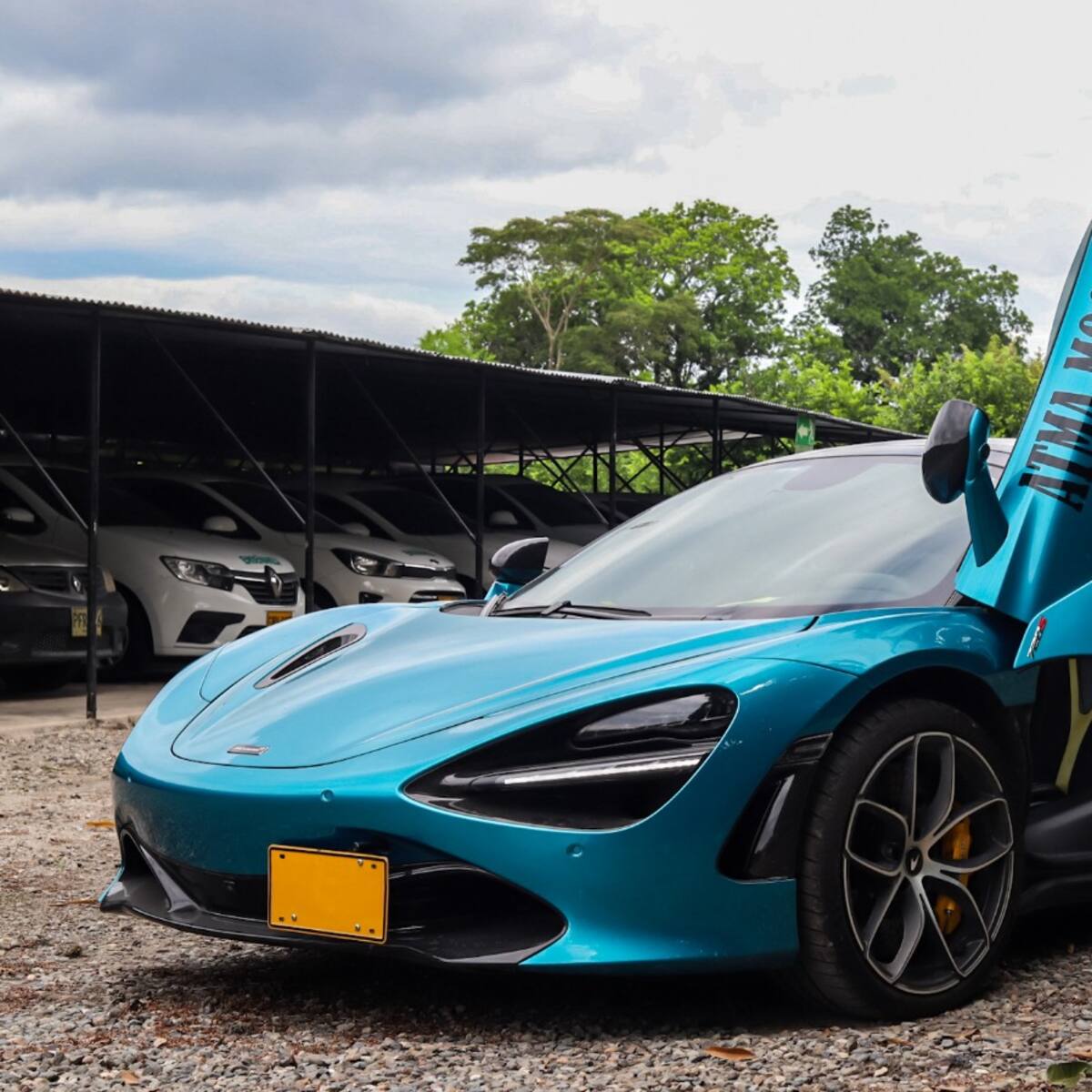 SAE subasta tres vehículos de lujo: un McLaren y dos Porsche por $1.373 millones