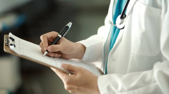 Las multas son superiores a 1.334 millones de pesos contra representantes legales de las EPS Coomeva, Comparta, Ambuq, Savia Salud y Comfamiliar Nariño. Foto: Getty Images / RUNPHOTO